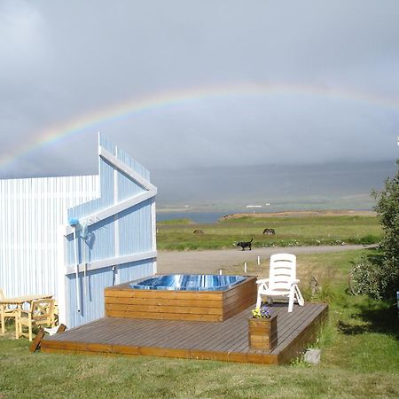Guesthouse Petursborg アークレイリ エクステリア 写真