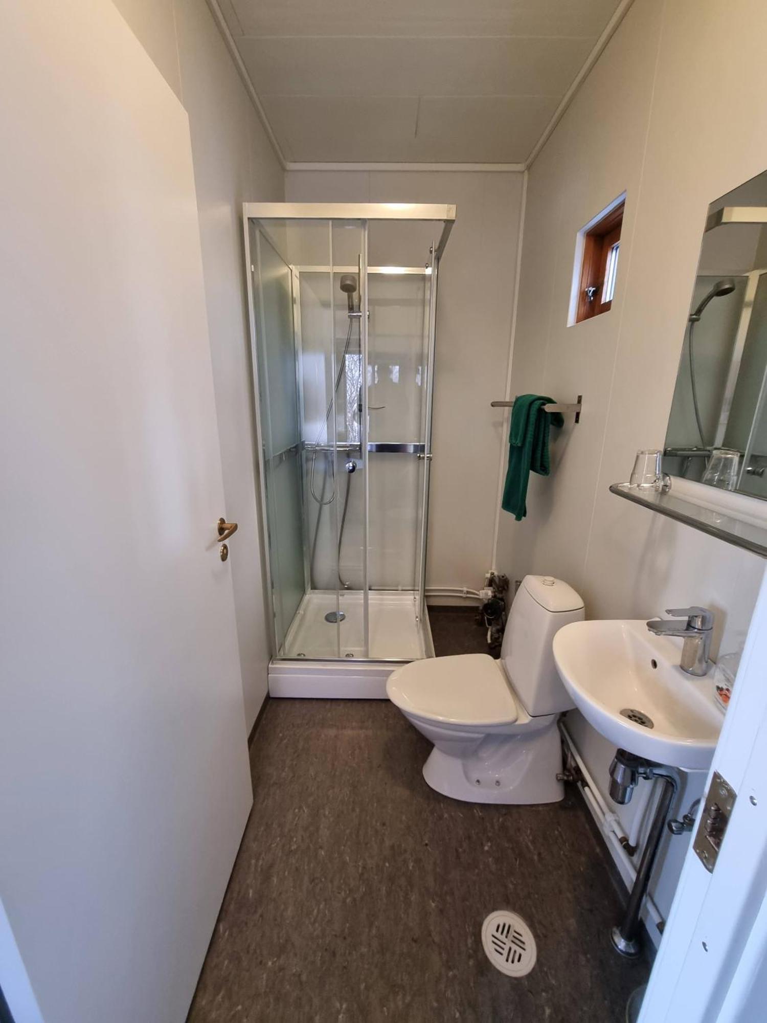 Guesthouse Petursborg アークレイリ エクステリア 写真