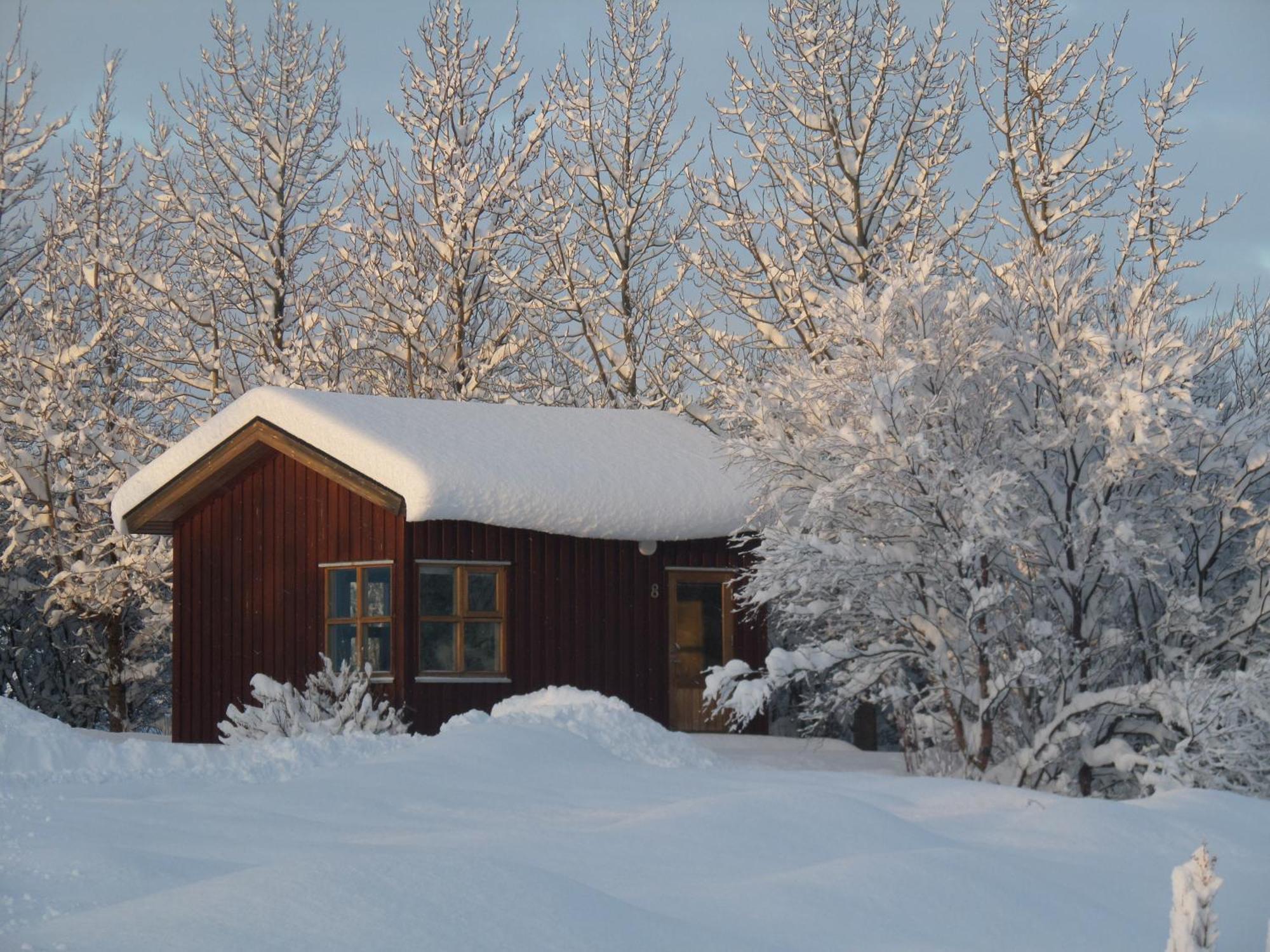 Guesthouse Petursborg アークレイリ エクステリア 写真