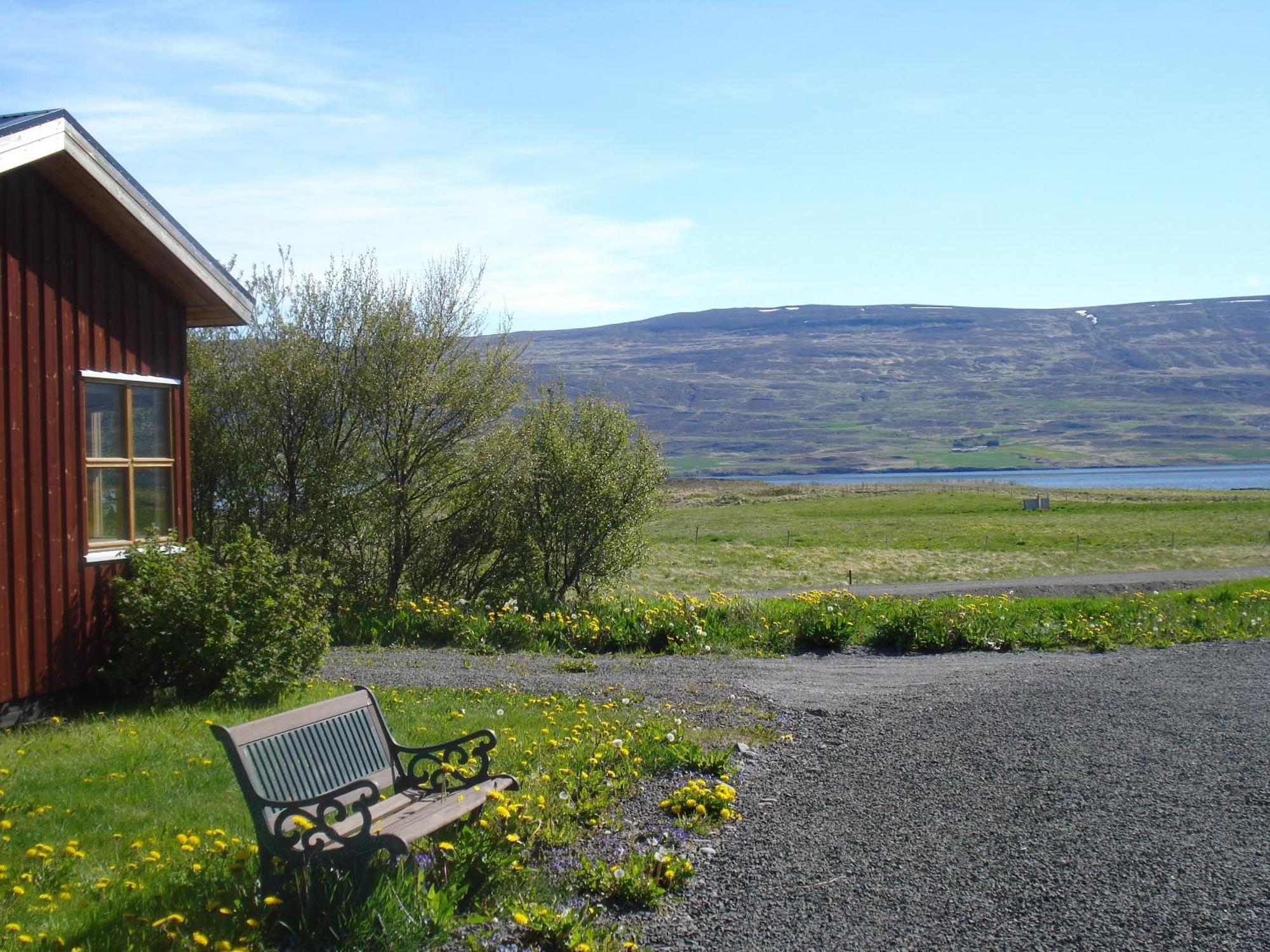 Guesthouse Petursborg アークレイリ エクステリア 写真