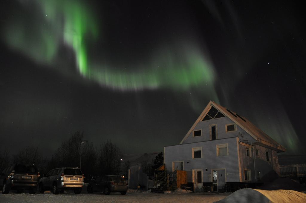 Guesthouse Petursborg アークレイリ エクステリア 写真