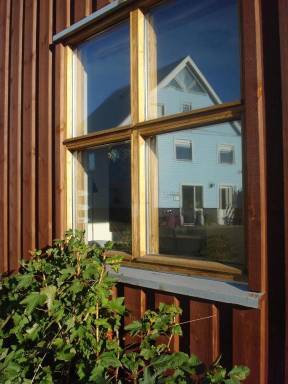 Guesthouse Petursborg アークレイリ エクステリア 写真