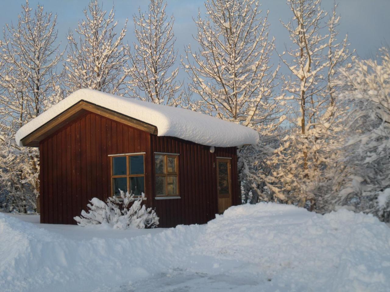 Guesthouse Petursborg アークレイリ エクステリア 写真
