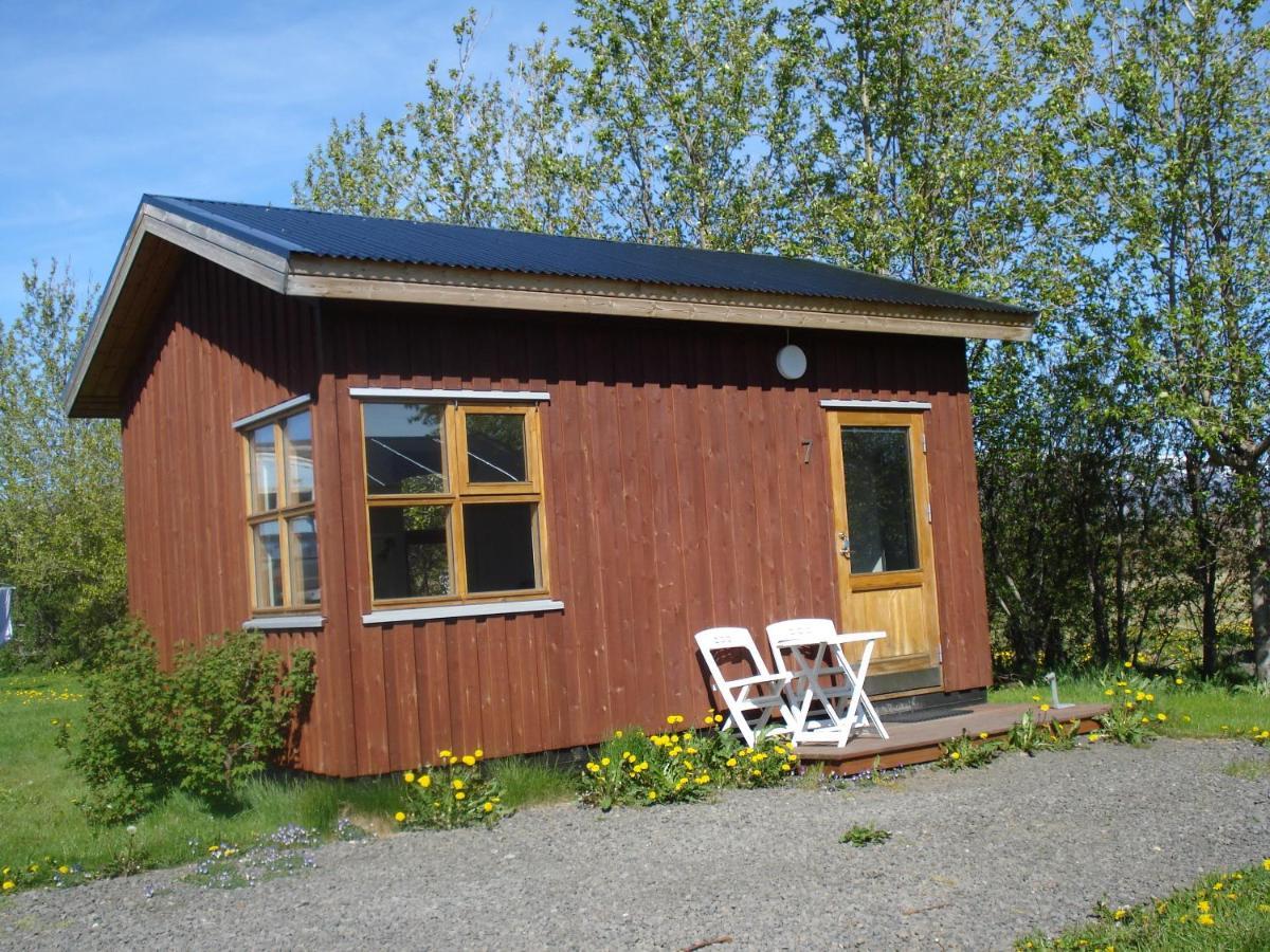 Guesthouse Petursborg アークレイリ エクステリア 写真